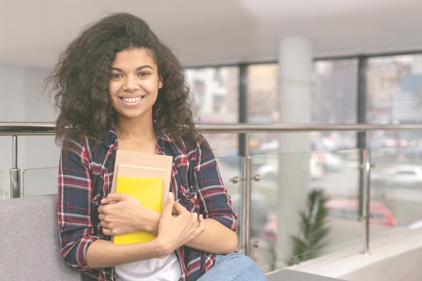 Analyse approfondie des documents financiers lors d'une session de conseil