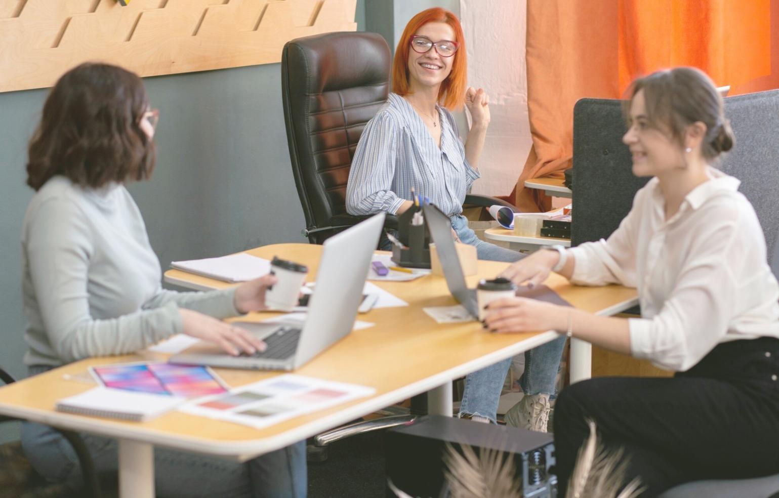 Session de travail sur l'analyse financière avec des documents réels